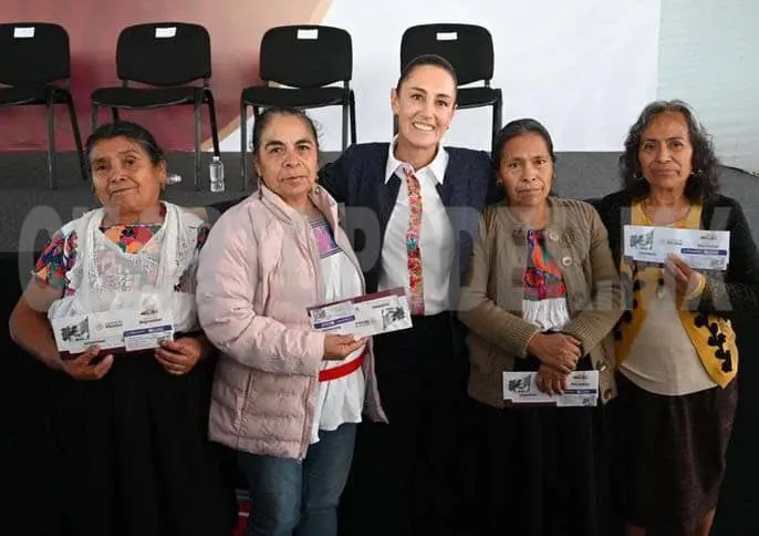 Sheinbaum otorga nuevas tarjetas para la Pensión Mujeres Bienestar