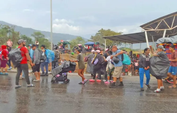 Cansados, llegan migrantes a Escuintla