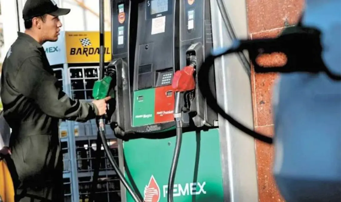Cuestionan precio de gasolina como “golpe al bolsillo”