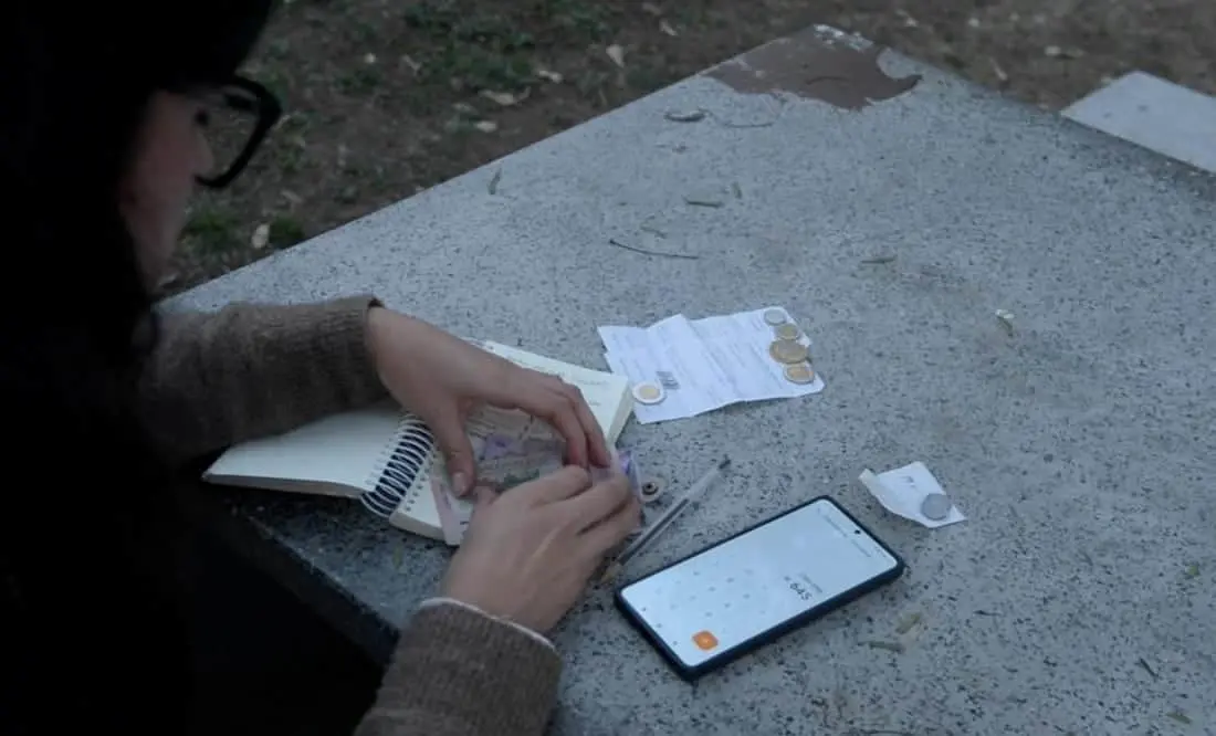 Muchos mexicanos viven al límite de las deudas, lo que genera diversos síntomas. El Universal