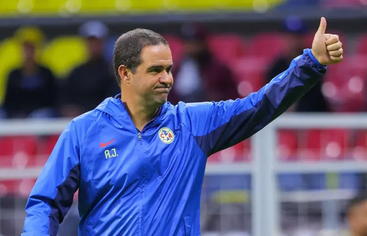 André Jardine se queda en el América