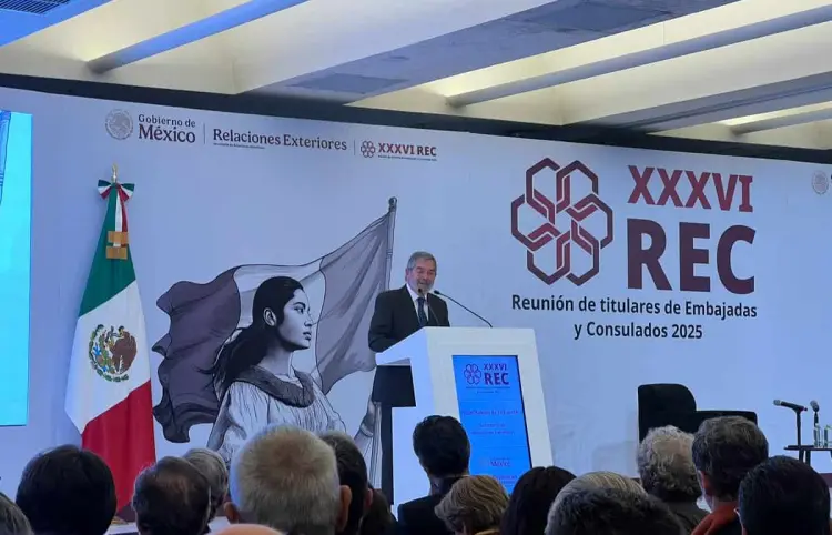 De la Fuente pide a cónsules proteger a mexicanos
