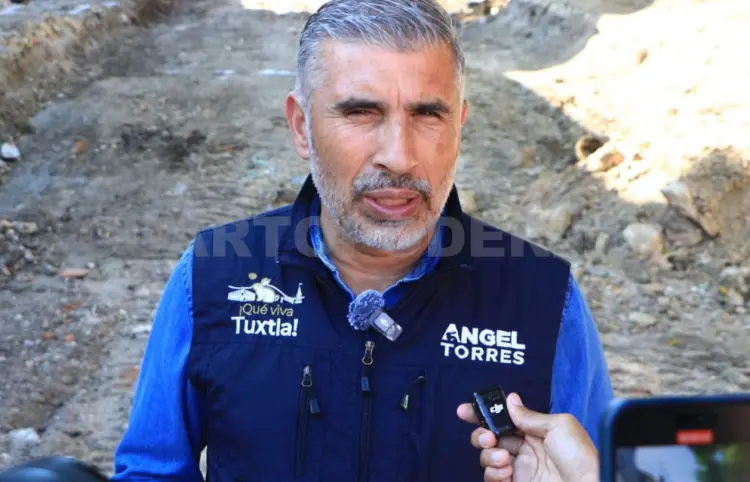 Constata Ángel Torres avance de pavimentación