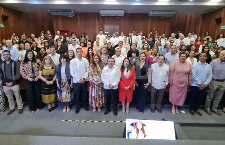 Pide consolidar una democracia electoral libre