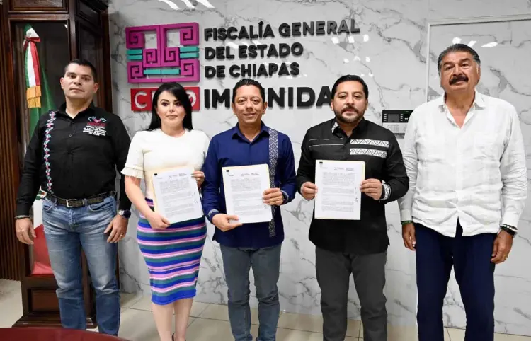 Luis Llaven Abarca, firmó un convenio de colaboración con el Auditor Superior del Estado,
