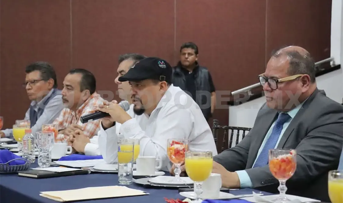 Regularán a médicos que laboran sin cédula