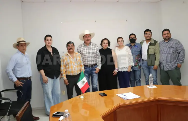 Se reúnen con productores de cacao y chocolate