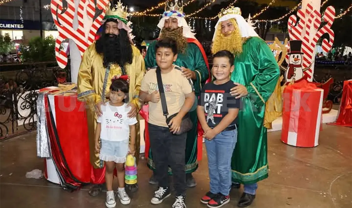 Festejan a miles de niños por Día de Reyes