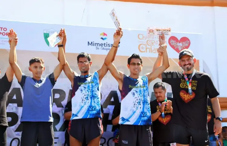 Chiapanecos destacan en la Carrera del Parachico 2025