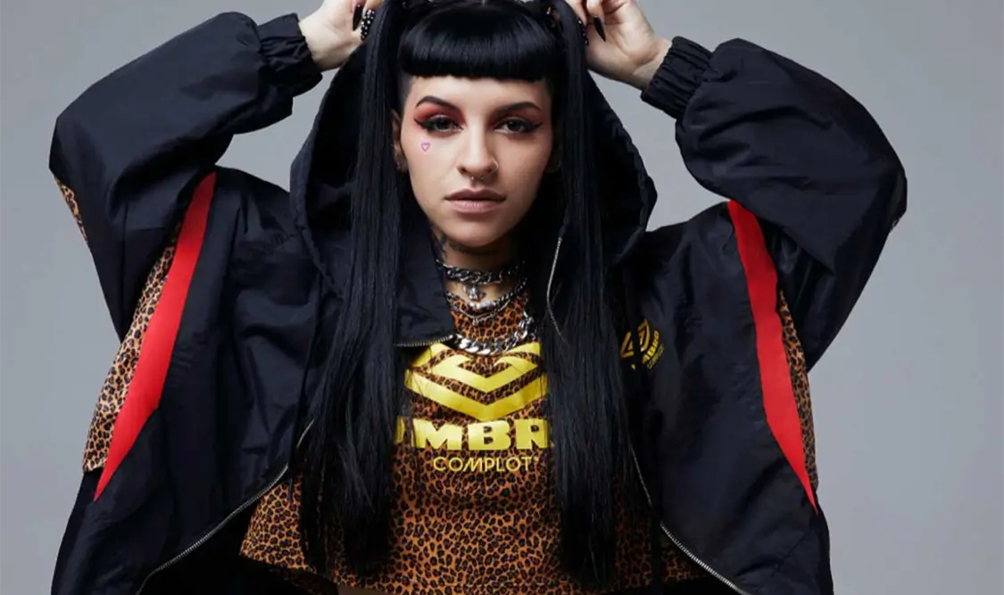 Desata críticas por hablar de Dios