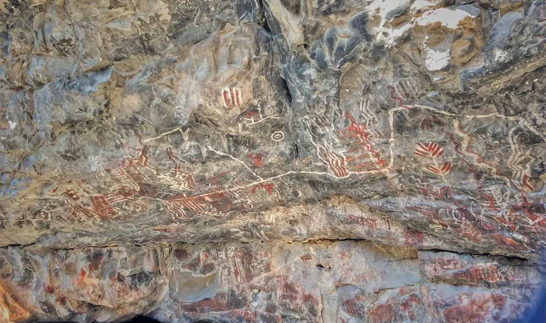 Roban pinturas rupestres