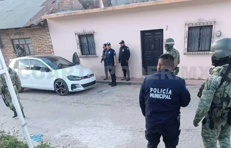 Ejecutan a joven en interior de vehículo