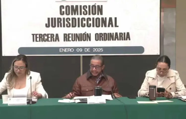 Abren la bóveda y hallan 66 expedientes