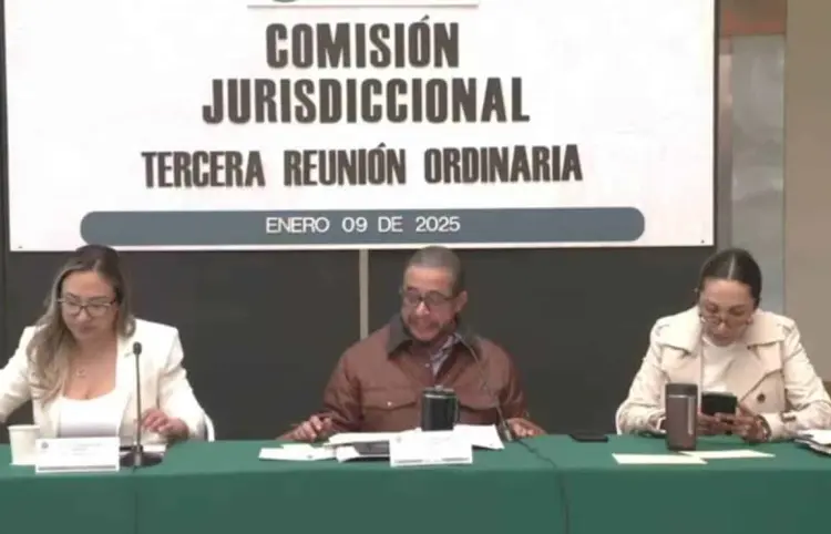 Abren la bóveda y hallan 66 expedientes