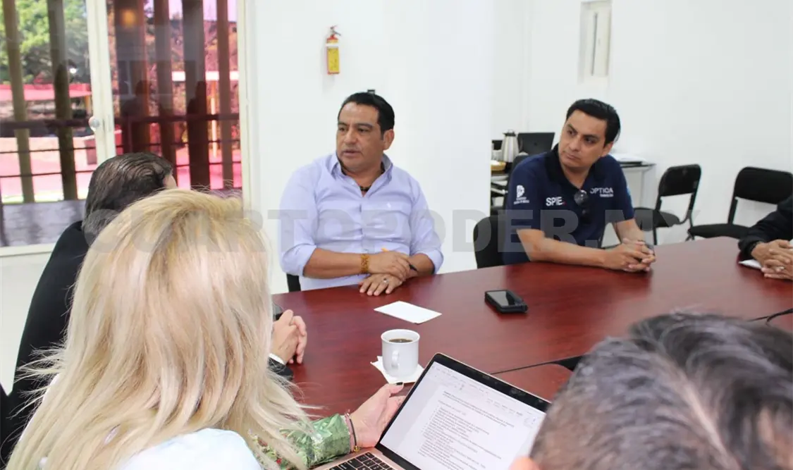 Recibe ADTE a líder de laboratorio espacial