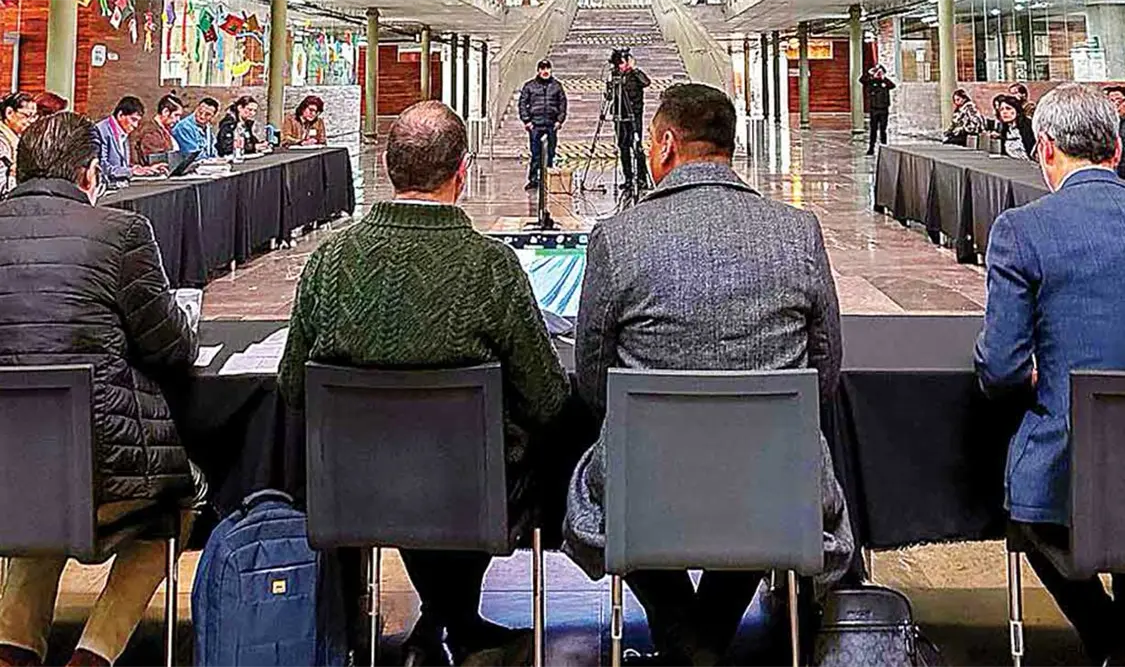 Unos 102 promotores, profesores, bibliotecarios y editores se inscribieron en la primera mesa de las reuniones de consulta. Cortesía