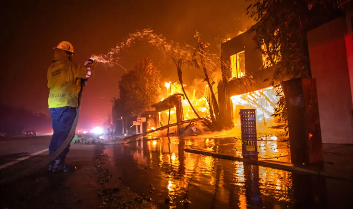 Continúan los incendios en Los Ángeles