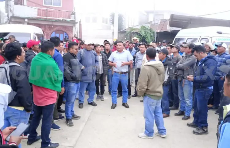 Paralizan transporte en la cabecera municipal