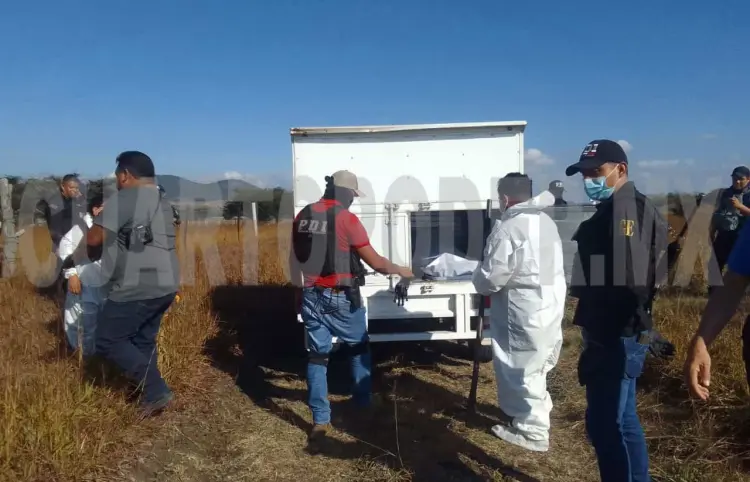 Encuentran cadáver putrefacto en lote baldío