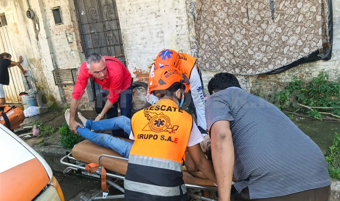 Brindan auxilio a colectivero que se desmayó