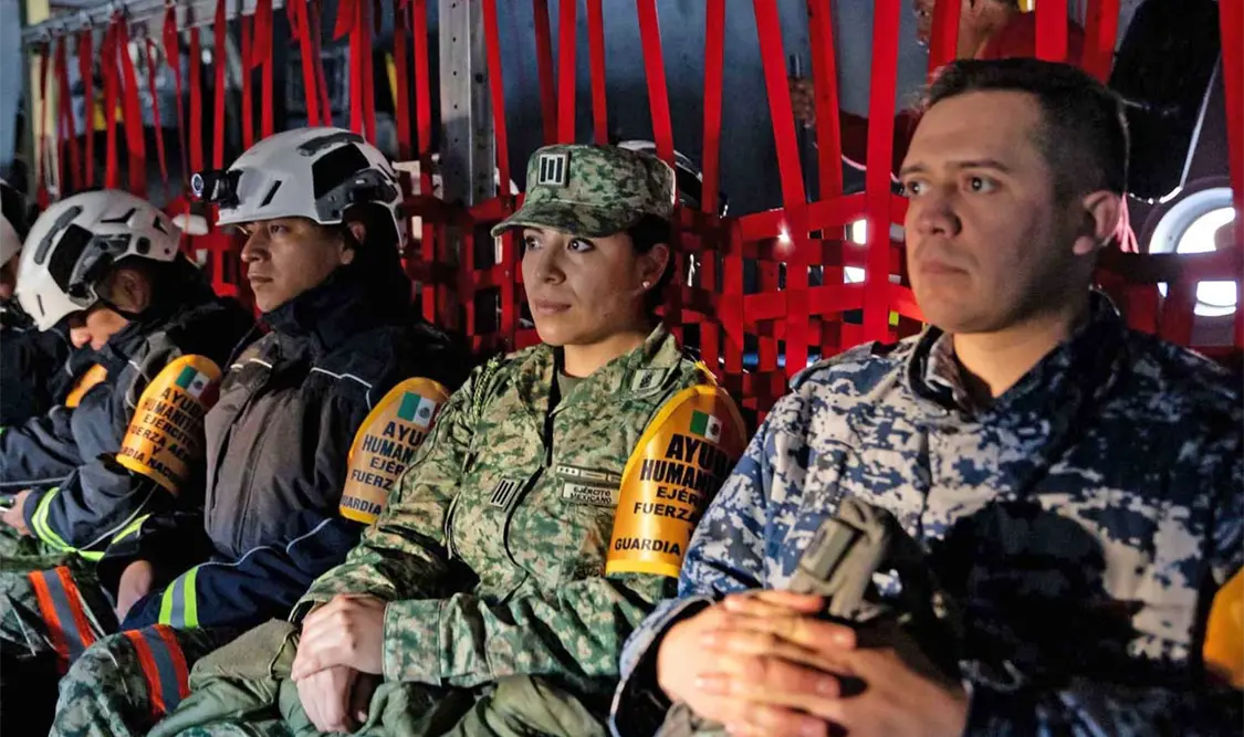 El avión despegó de México con 74 elementos especializados en combate de incendios. El Universal