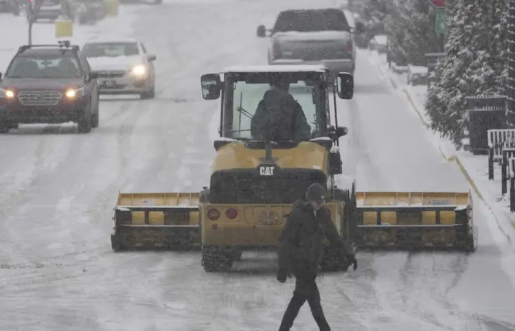 Tormenta invernal deja carreteras intransitables