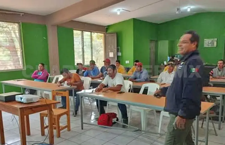 Capacitan a comunidades para combatir incendios