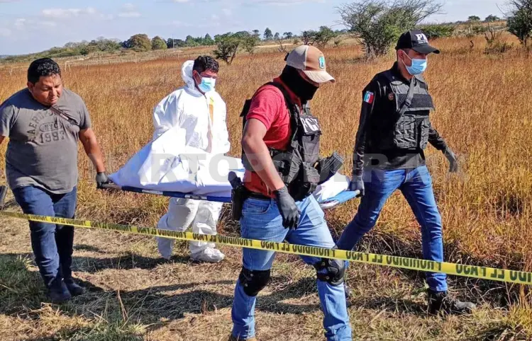 Encuentran cadáver putrefacto en lote baldío