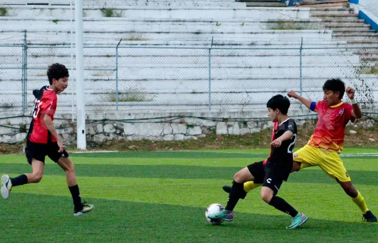 Academia Atlas gana por la mínima
