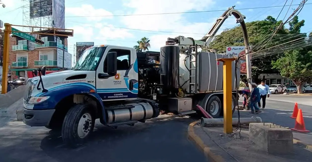 Intensifican trabajos de rehabilitación de colector sanitario