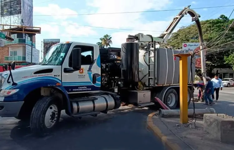 Intensifican trabajos de rehabilitación de colector sanitario