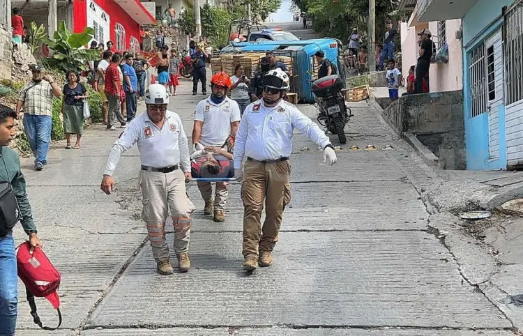 Aparatosa volcadura en rampa de Patria Nueva