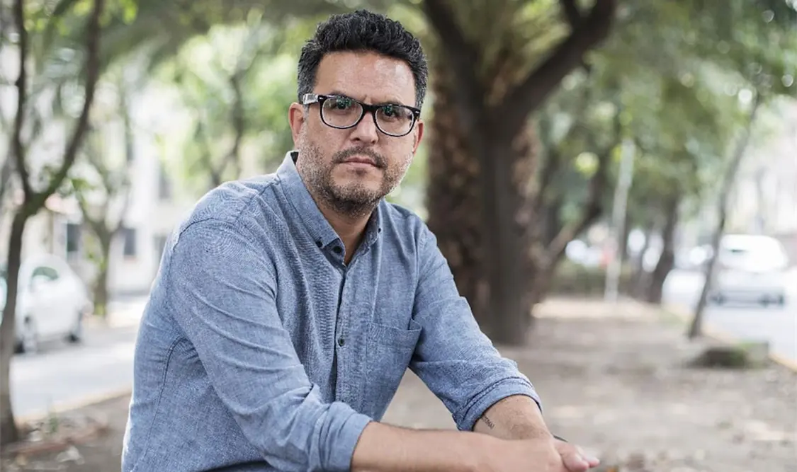 Piden localizar a poeta mexicano en Inglaterra