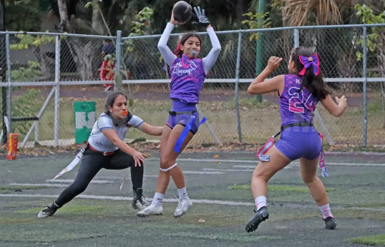 Queens, sin piedad ante The Tipsies: 50-0