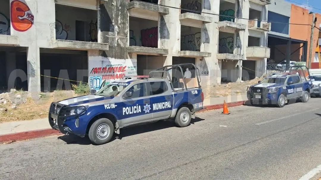 Encuentran cadáver en edificio abandonado
