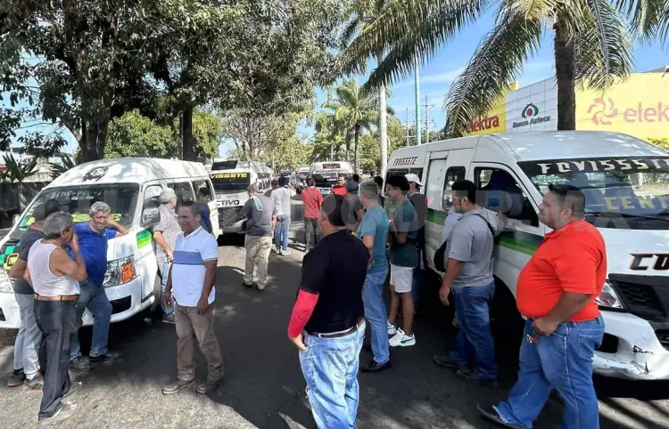 Protestan por operaciones de combis irregulares