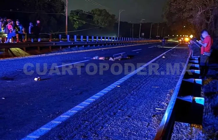 Mueren tres jóvenes atropellados por un tráiler