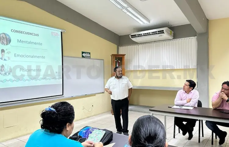 Brindan charla a docentes de la Unicach
