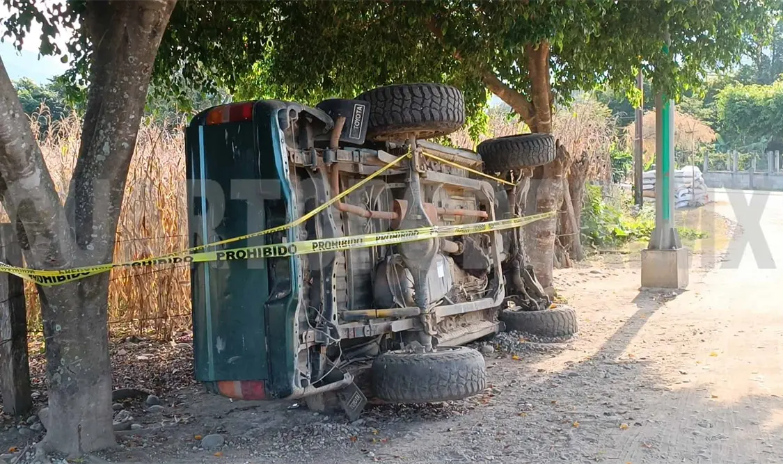 Retiran vehículos accidentados en carreteras