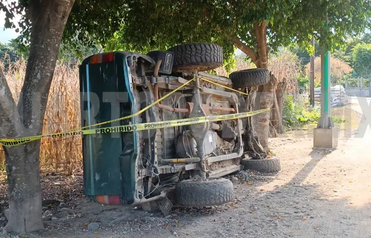 Retiran vehículos accidentados en carreteras