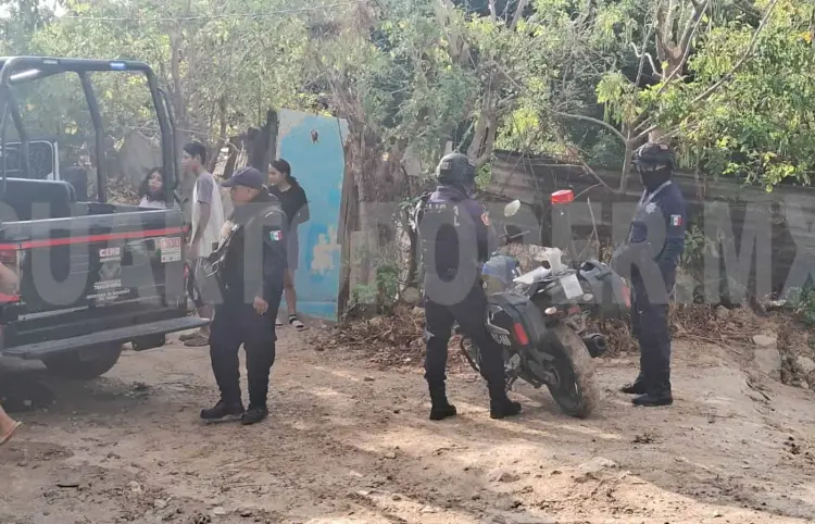 Hallan arma hechiza en camino de terracería