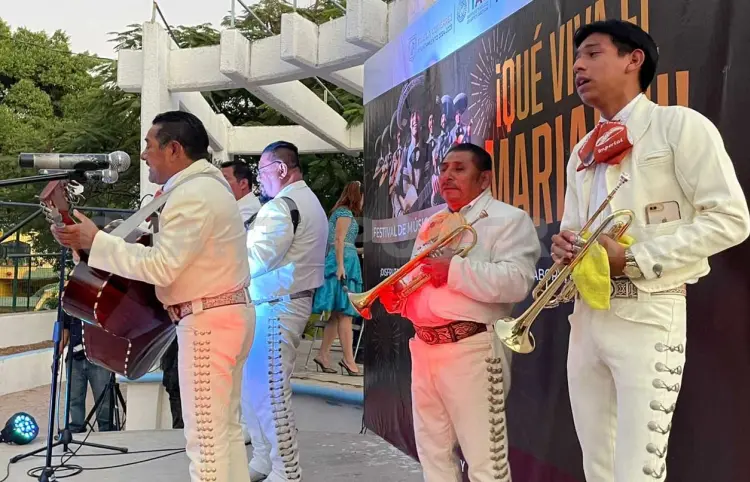 Realizan festival ¡Qué viva el mariachi!