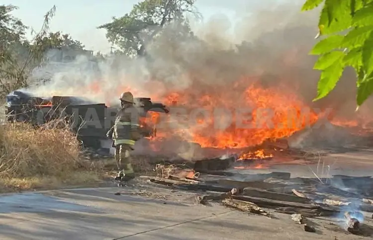 Se incendia madera en vías del ferrocarril