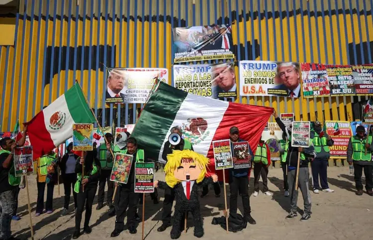 Castigan piñata de Donald frente a muro fronterizo