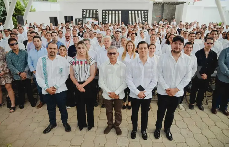 Realizan donación de equipo de cómputo al Cecytech