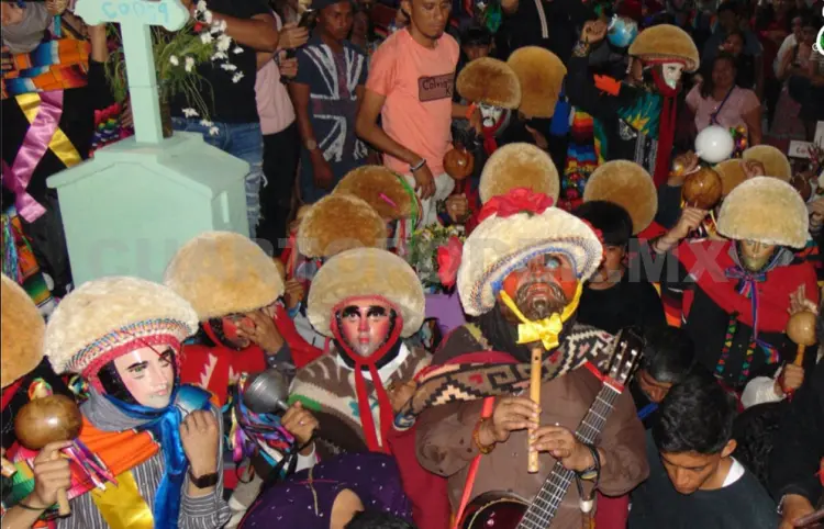 Realizan visita a los patrones muertos