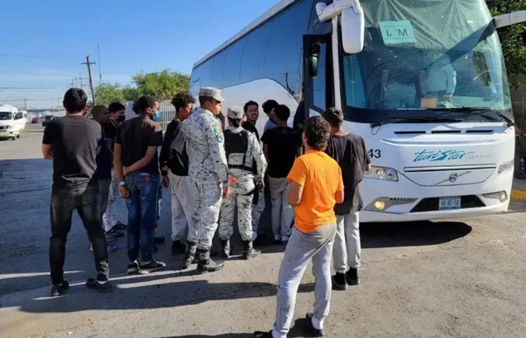Llegan primeros repatriados y deportados de EE.UU.