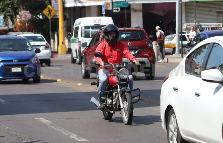 Motociclistas también deben alinearse a la ley