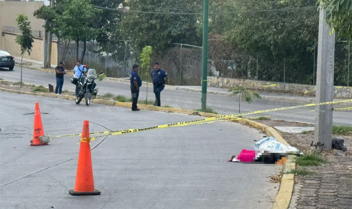 Fallece al caer de pick up en movimiento