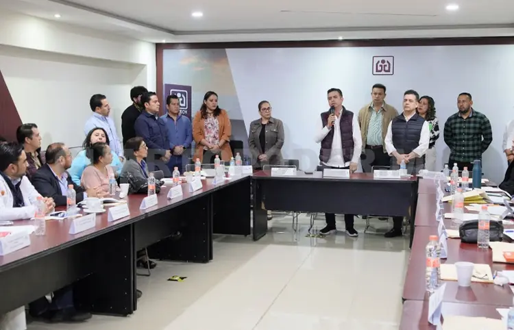 Entregan equipo tecnológico a clínicas del Isstech
